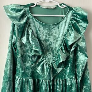 Girls Holiday Christmas velvet dress;comfy! H&M, like new; size 8/10. Pretty!
